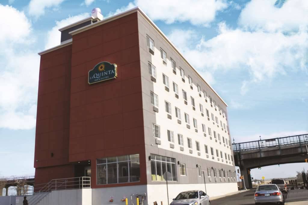 La Quinta Inn & Suites Far Rockaway - Beach Hotel ニューヨーク エクステリア 写真