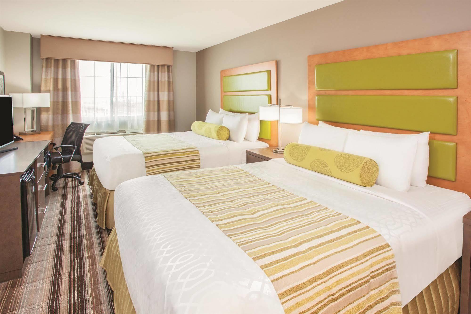 La Quinta Inn & Suites Far Rockaway - Beach Hotel ニューヨーク エクステリア 写真
