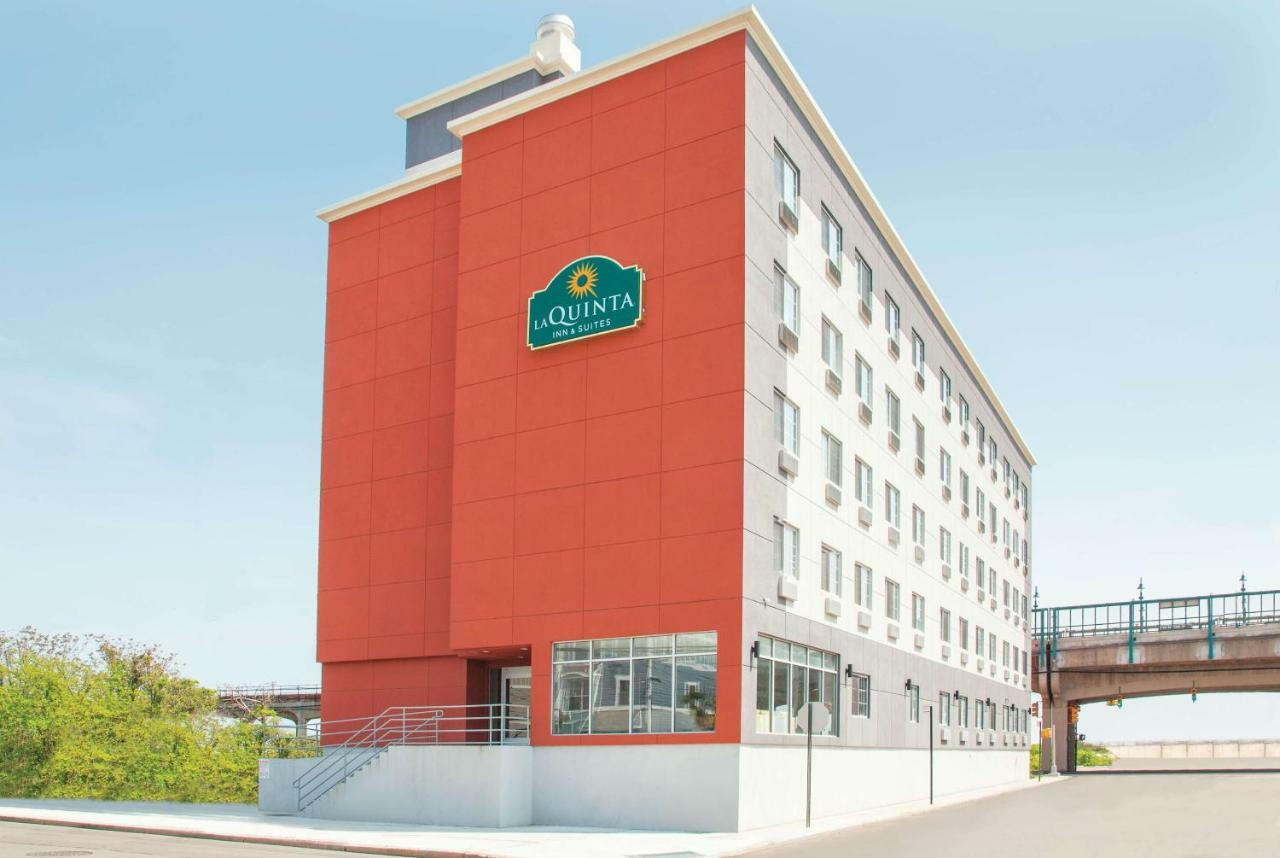 La Quinta Inn & Suites Far Rockaway - Beach Hotel ニューヨーク エクステリア 写真