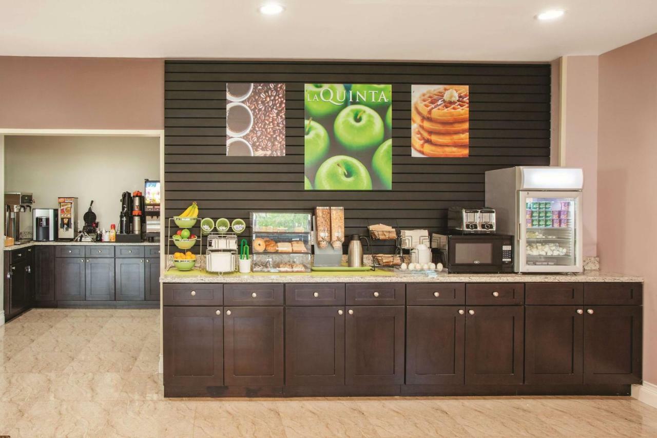 La Quinta Inn & Suites Far Rockaway - Beach Hotel ニューヨーク エクステリア 写真