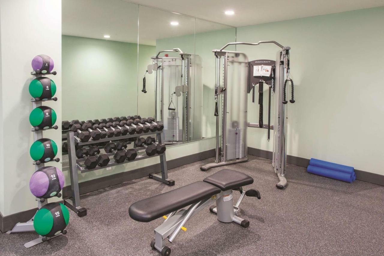 La Quinta Inn & Suites Far Rockaway - Beach Hotel ニューヨーク エクステリア 写真