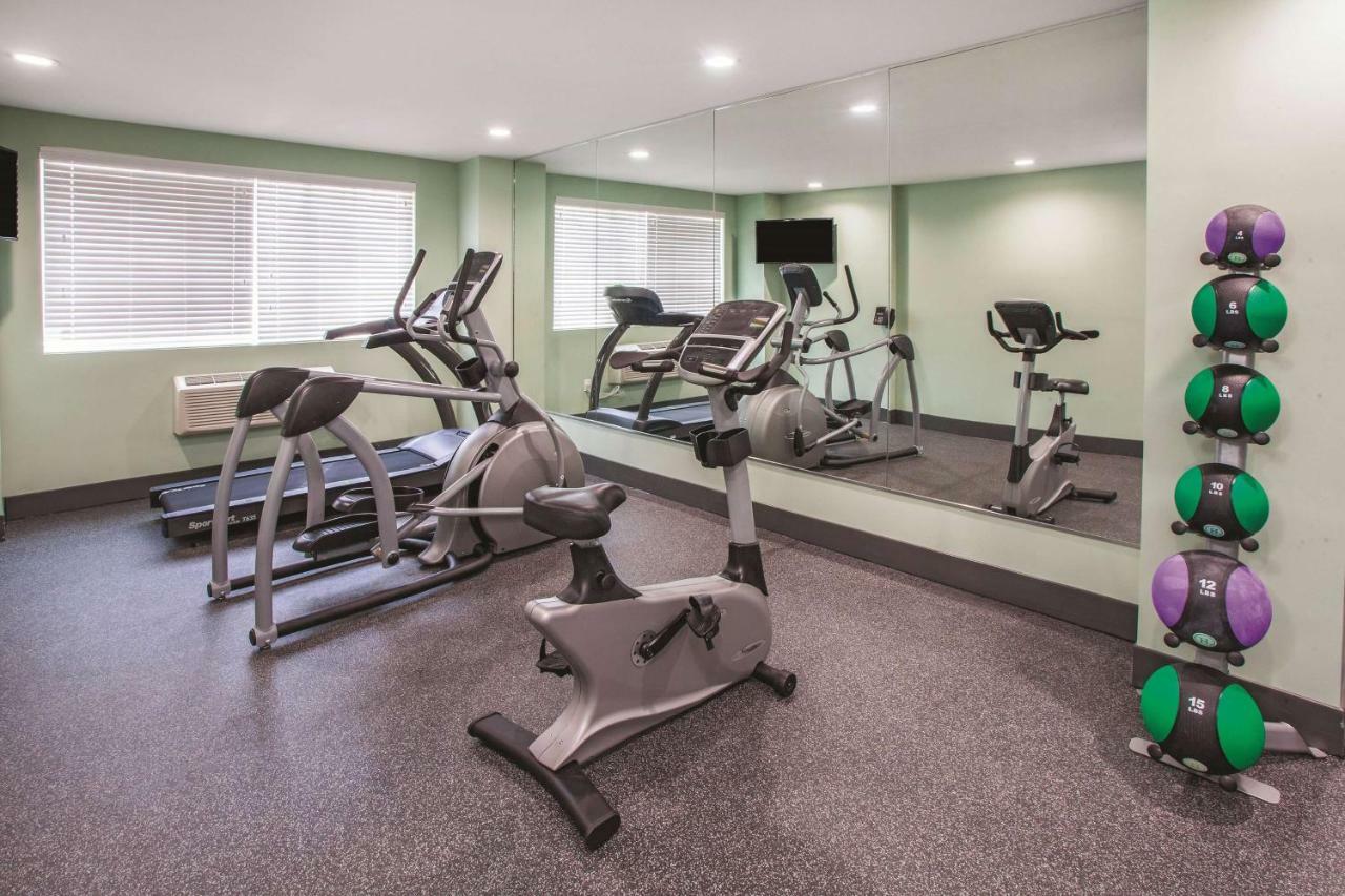 La Quinta Inn & Suites Far Rockaway - Beach Hotel ニューヨーク エクステリア 写真