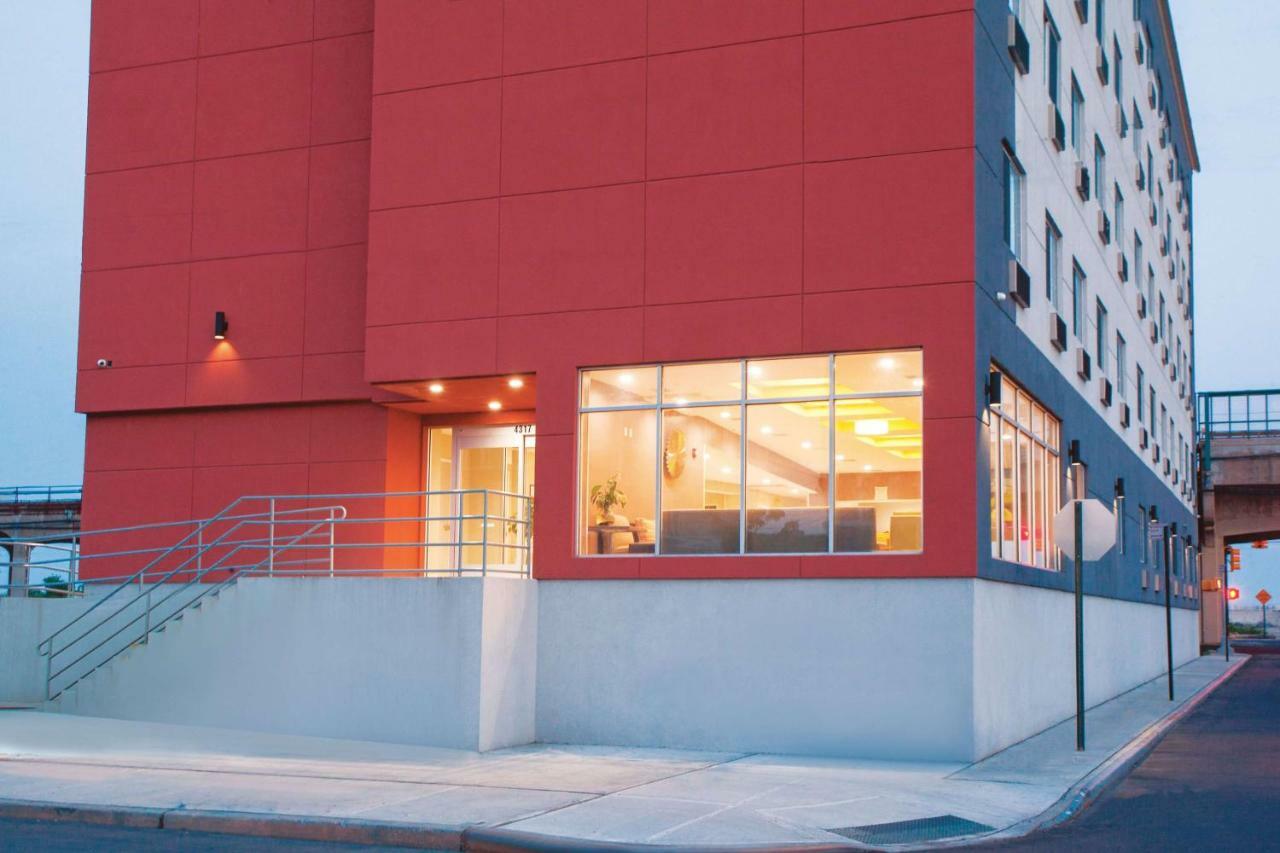 La Quinta Inn & Suites Far Rockaway - Beach Hotel ニューヨーク エクステリア 写真