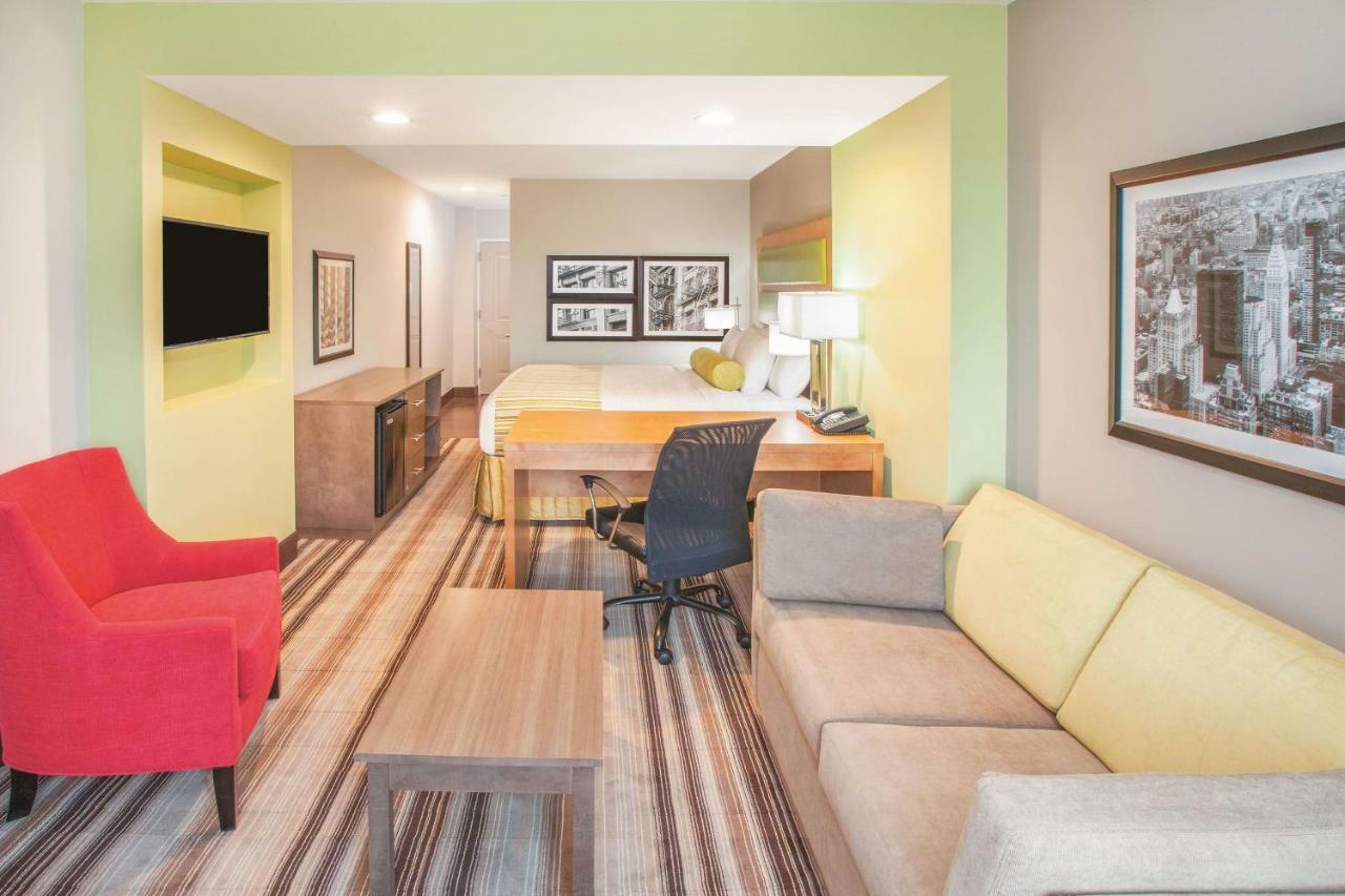 La Quinta Inn & Suites Far Rockaway - Beach Hotel ニューヨーク エクステリア 写真